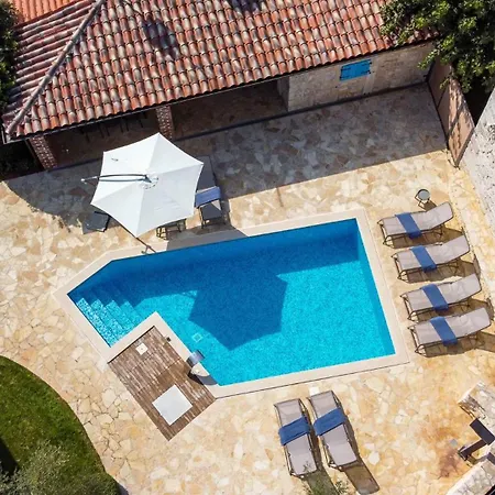 Simone With Private Pool * Kirmenjak
