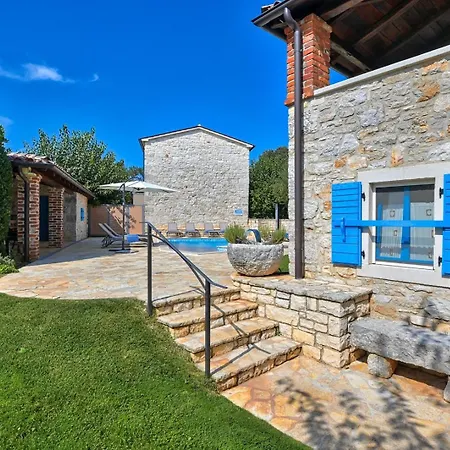 Simone With Private Pool