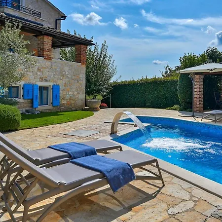 Simone With Private Pool