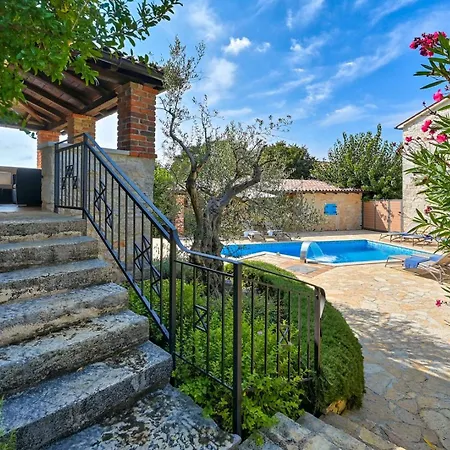 Simone With Private Pool וילה *