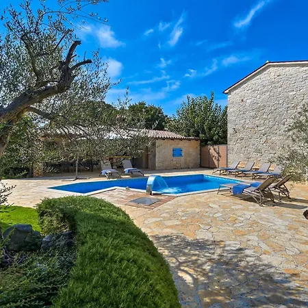 Simone With Private Pool * Kirmenjak