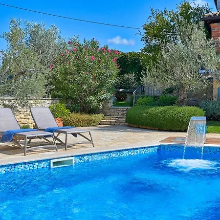 Simone With Private Pool