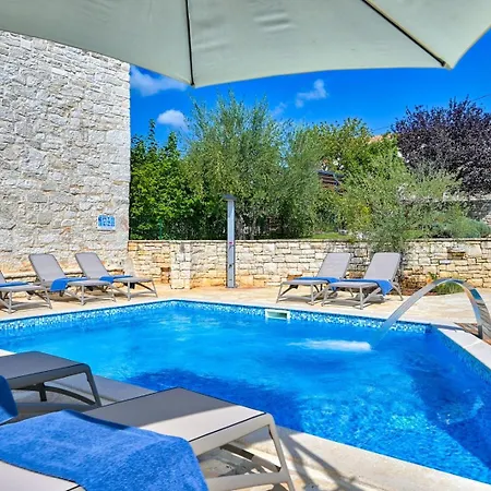 Simone With Private Pool וילה